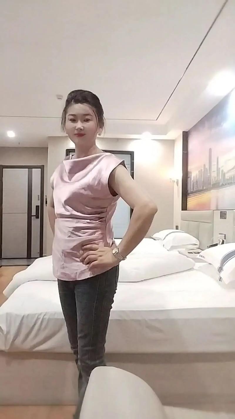 xxxx在线观看黄色黑丝的相关介绍
