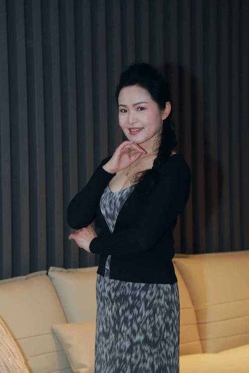 亚洲第一人妻少妇的相关介绍