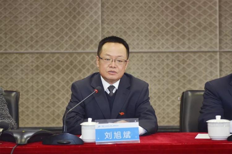 操了老师的逼的相关介绍