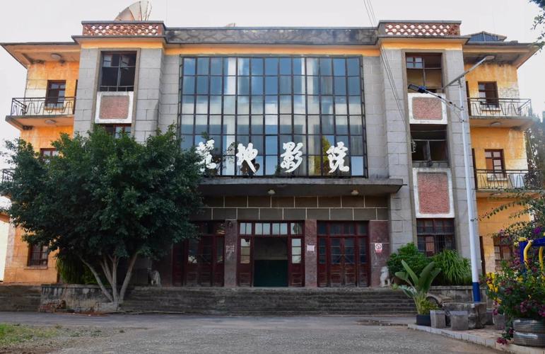 老师操小逼的相关介绍