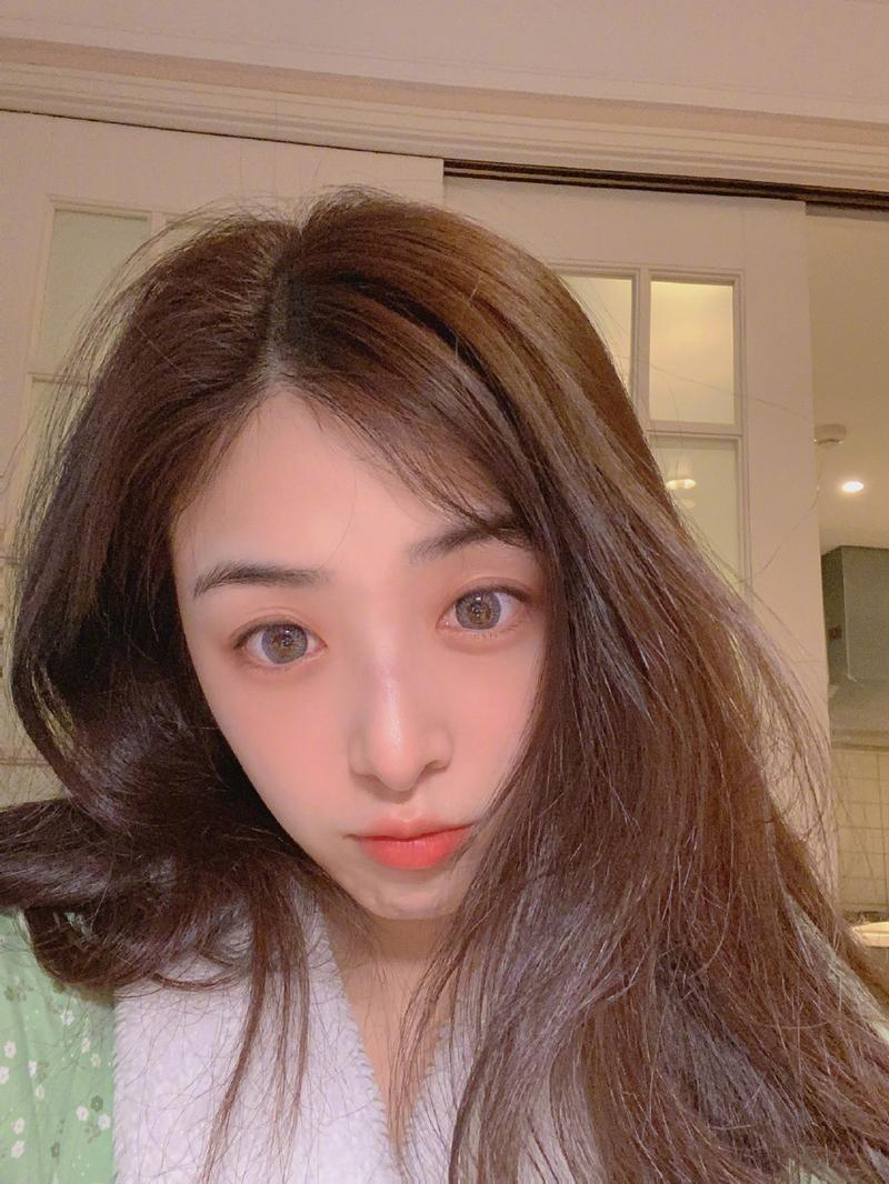 一边亲一边揉一边做的相关介绍