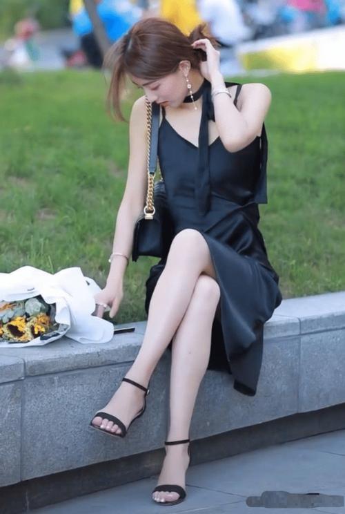 黑丝美女大尺度写真的相关介绍