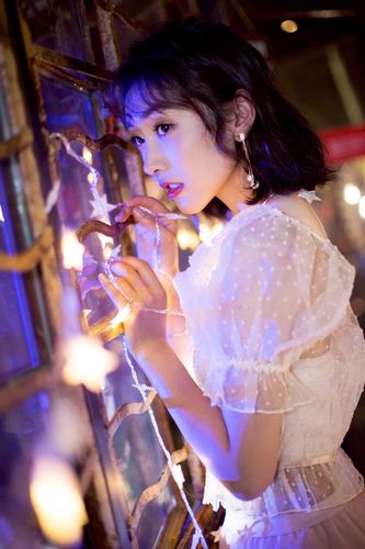 女秘书的诱惑在线的相关介绍