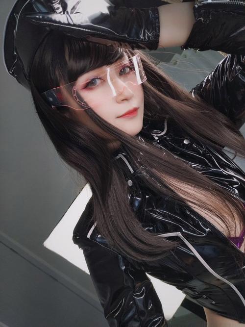 秘书的丰满大乳奶电影的相关介绍