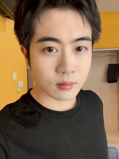 小说 h 人妻的相关介绍