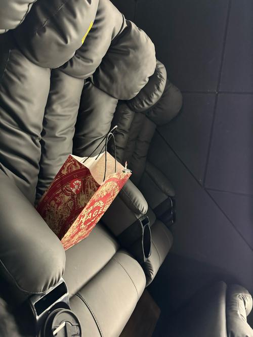 我操了美女老师的逼的相关介绍