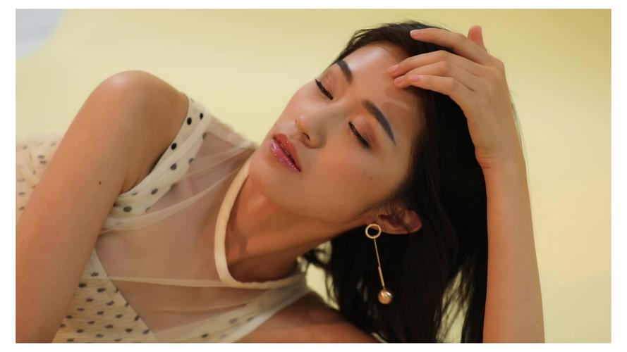 精华欧美一区二区久久久的相关介绍
