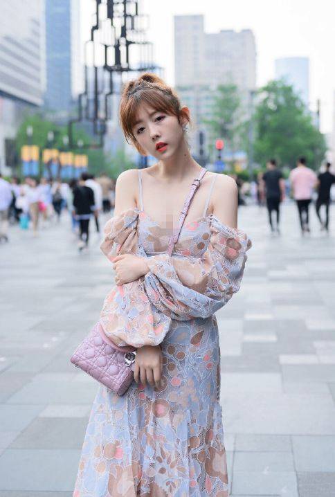 美女老师被我后入的相关介绍
