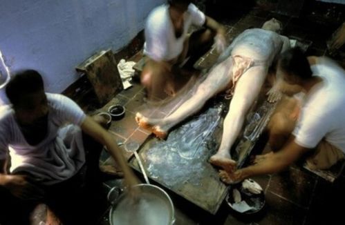 搭讪人妻中出在线的相关介绍