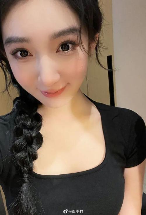 狂操美女老师视频的相关介绍