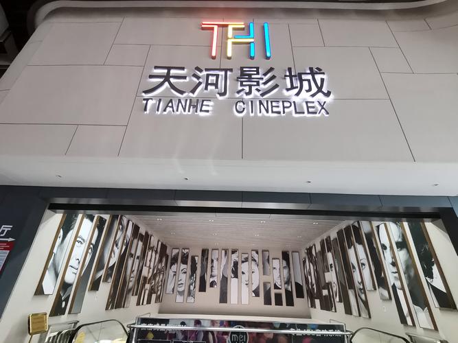 美女老师被按着操的相关介绍