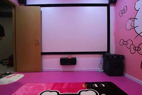 一边亲一边摸下面的的相关介绍